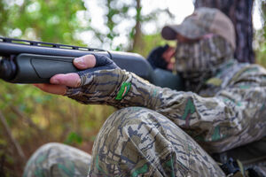Mossy Oak Bottomland Stretch Fingerless Gloves