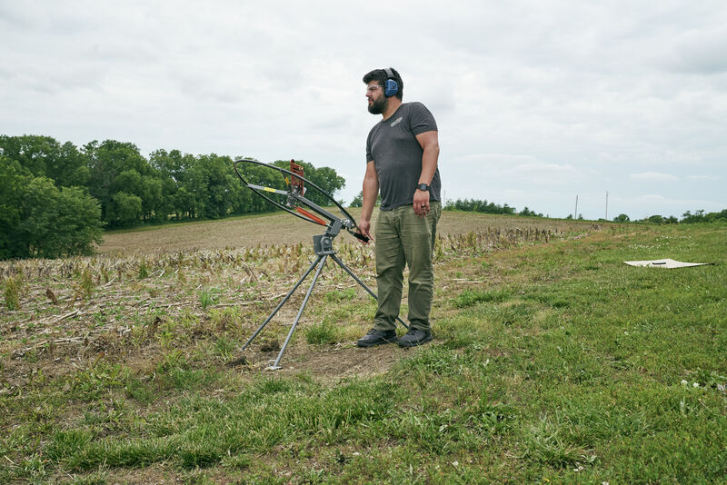 Skybird&reg; 3/4 Cock Trap with Tri-Pod Stand