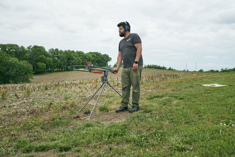 Skybird&reg; 3/4 Cock Trap with Tri-Pod Stand